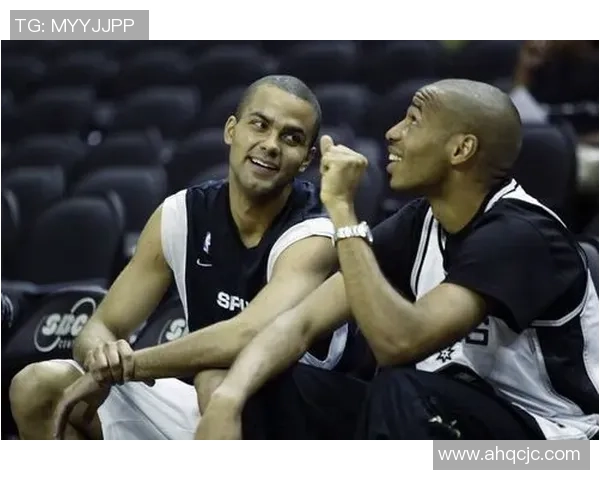 足球球星夹袋事件全解析 揭示背后的隐秘故事与社会影响 足球球星夹袋事件全解析 揭示背后的隐秘故事与社会影响